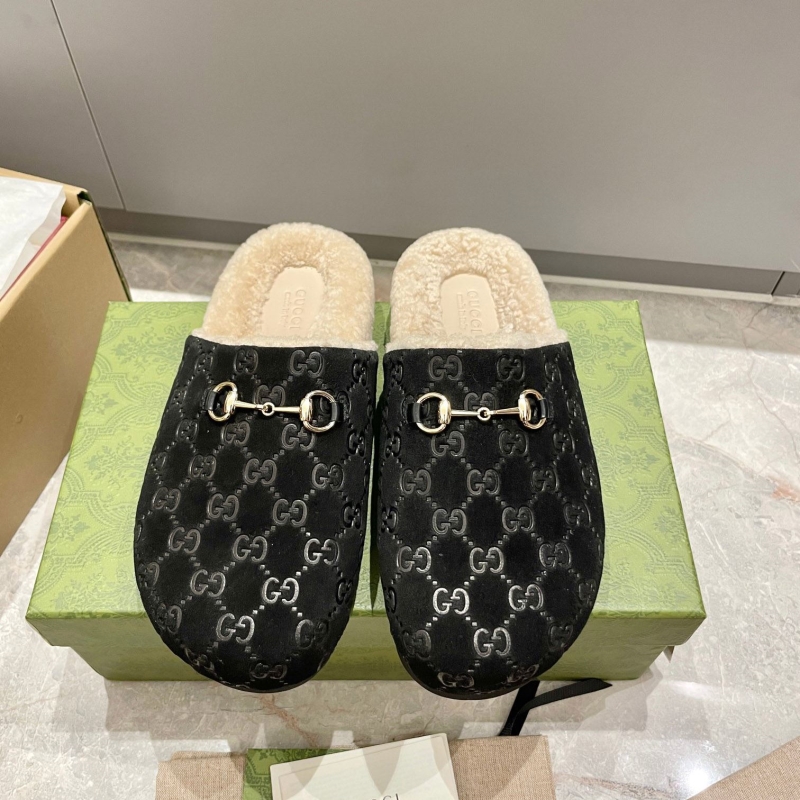 G*u*i slippers